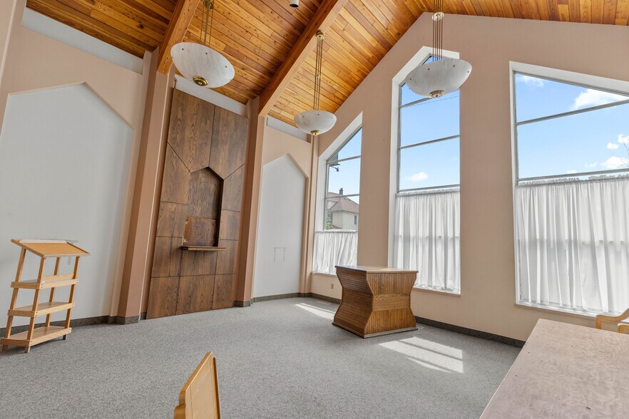 More Photos Of 266 Antoine St, Wyandotte Religious Facility For Lease