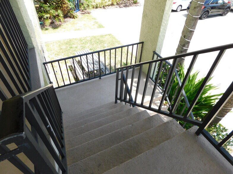 More Photos Of 319 River Edge Blvd, Cocoa Office For Lease