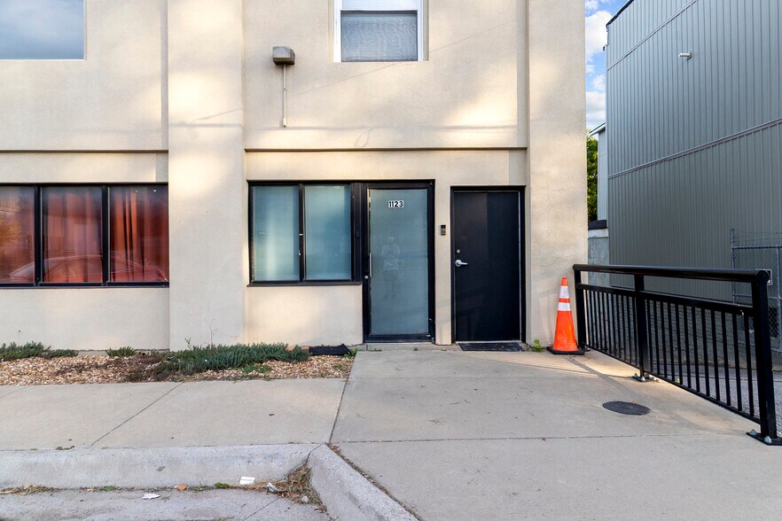 More Photos Of 1119-1123 Merriam Ln, Kansas City Office For Sale