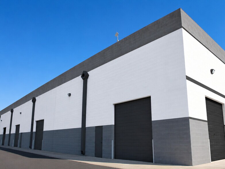 More Photos Of 1730 W Sunrise Blvd, Gilbert Warehouse For Lease