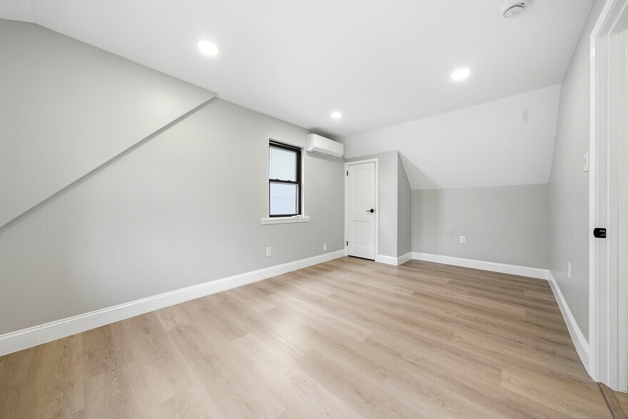 More Photos Of 729 Dekalb Pike, King Of Prussia Office For Lease