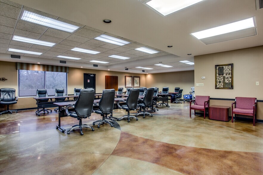 More Photos Of 414 W Parkway St, Denton Coworking Space