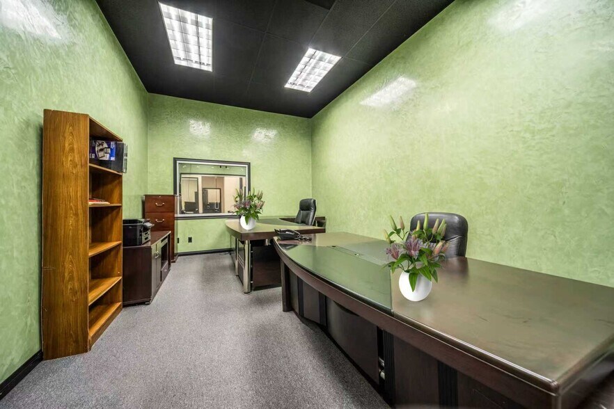 More Photos Of 215 W 134th St, Los Angeles Warehouse For Lease