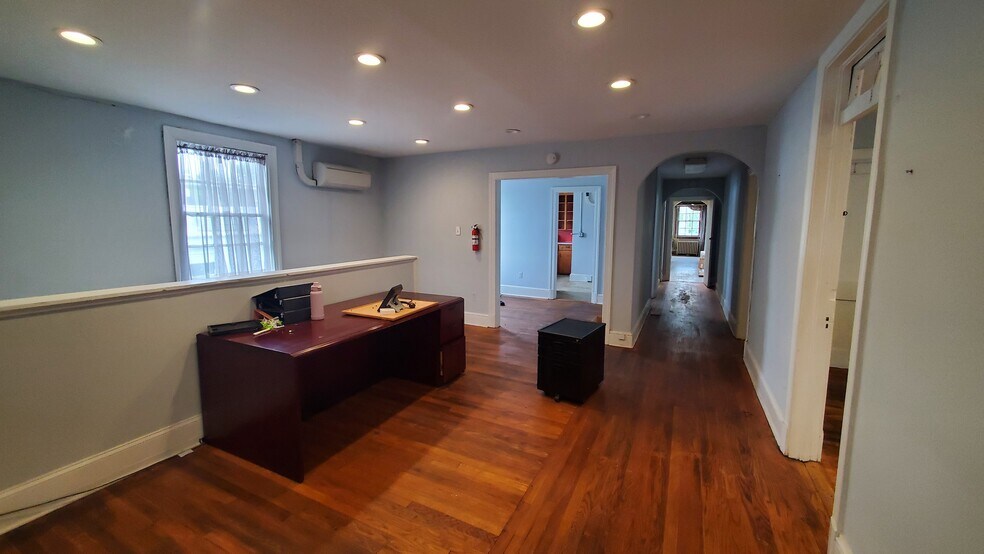 More Photos Of 5 Broadview Ave, Warrenton Freestanding For Lease