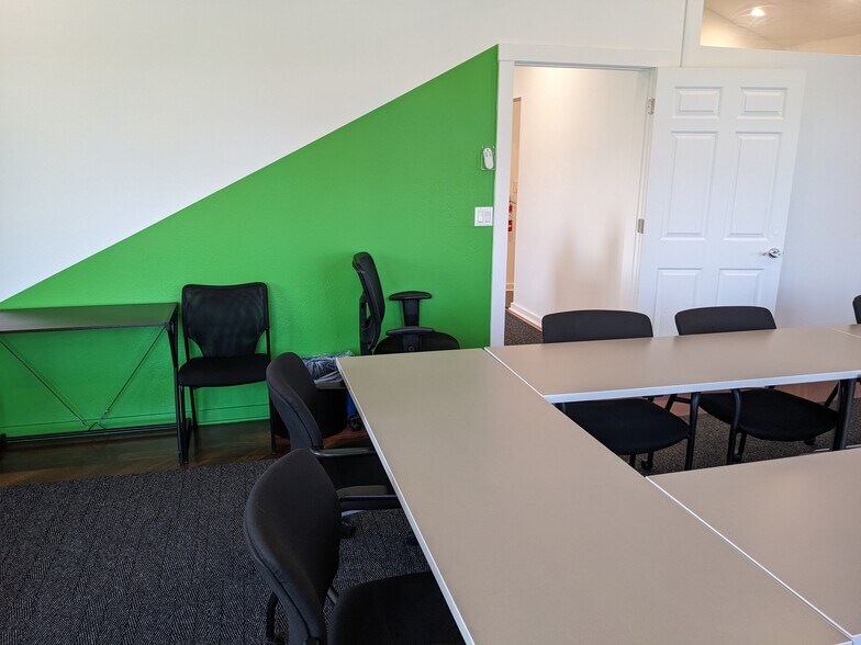 More Photos Of 77 Front St, Danville Medical For Lease