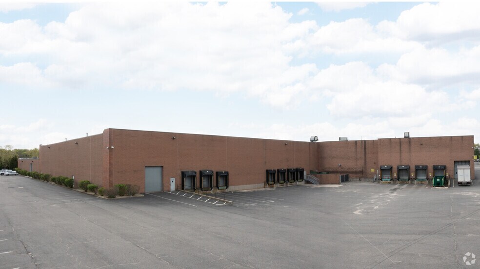 More Photos Of 2100 Pacific St, Hauppauge Warehouse For Lease