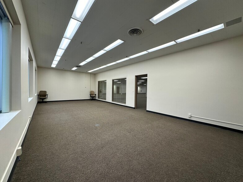 More Photos Of 975 Lombardi Ave, Green Bay Manufacturing For Lease