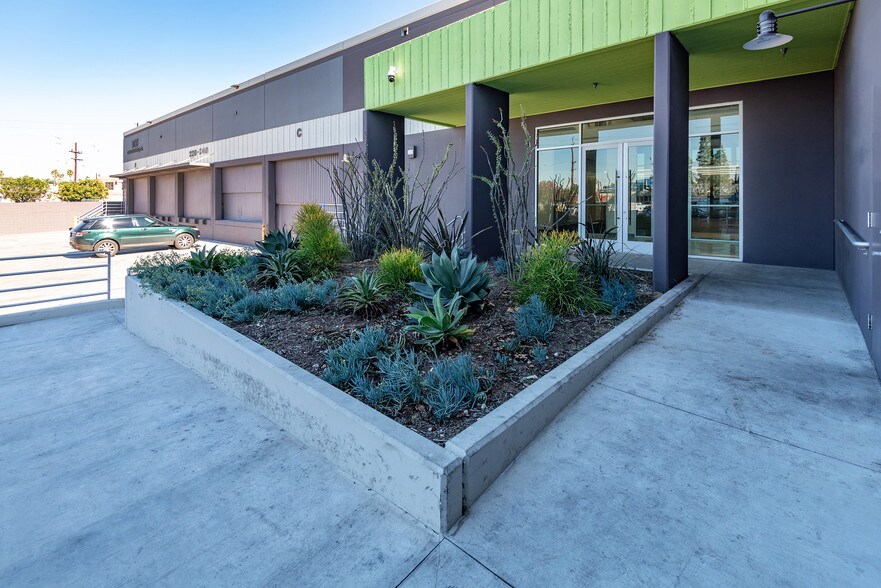 More Photos Of 220-240 W Ivy Ave, Inglewood Truck Terminal For Lease