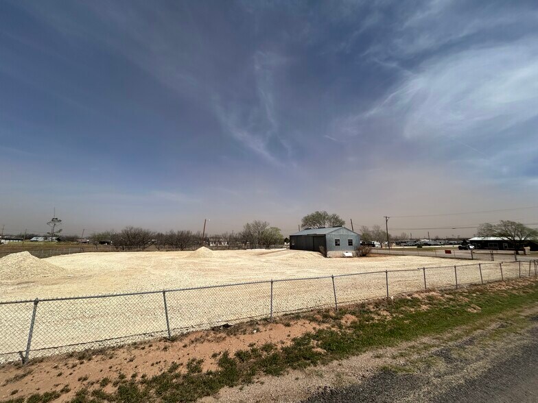 More Photos Of 717 Concho St, Colorado City Industrial For Lease