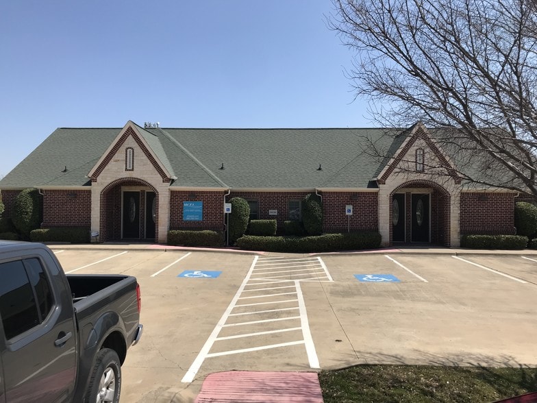 More Photos Of 6636 N Riverside Dr, Fort Worth Office For Lease