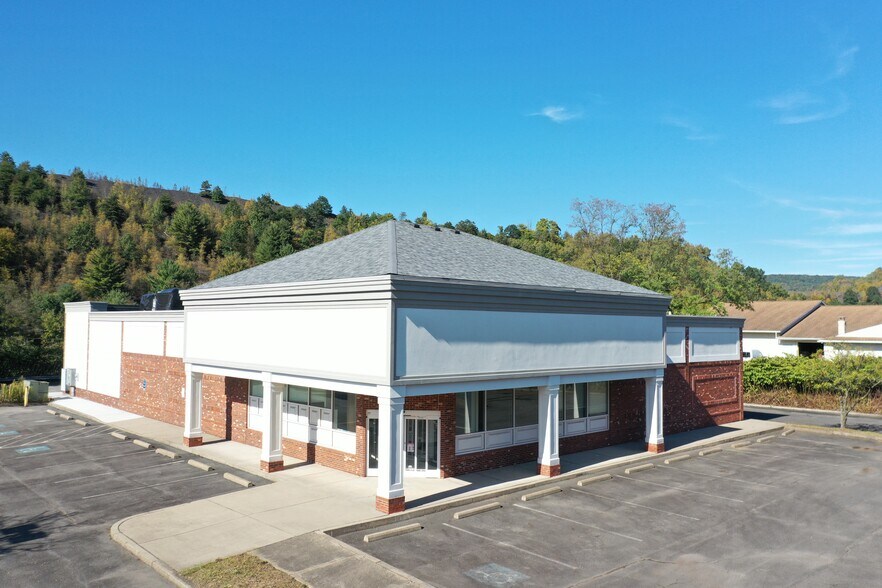 More Photos Of 1099 E Broad St, Tamaqua Storefront Retail Office For Sale