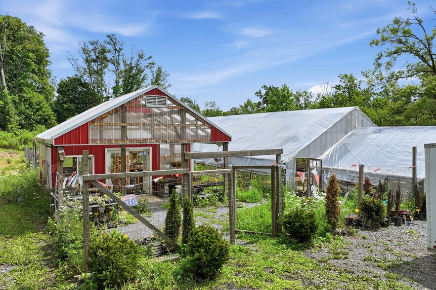 More Photos Of 429 Riverview Dr, Walnutport Flex For Sale