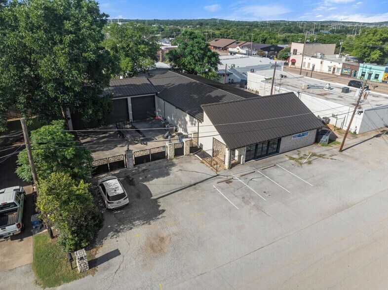 More Photos Of 108 E Hill St, Keller Office For Sale