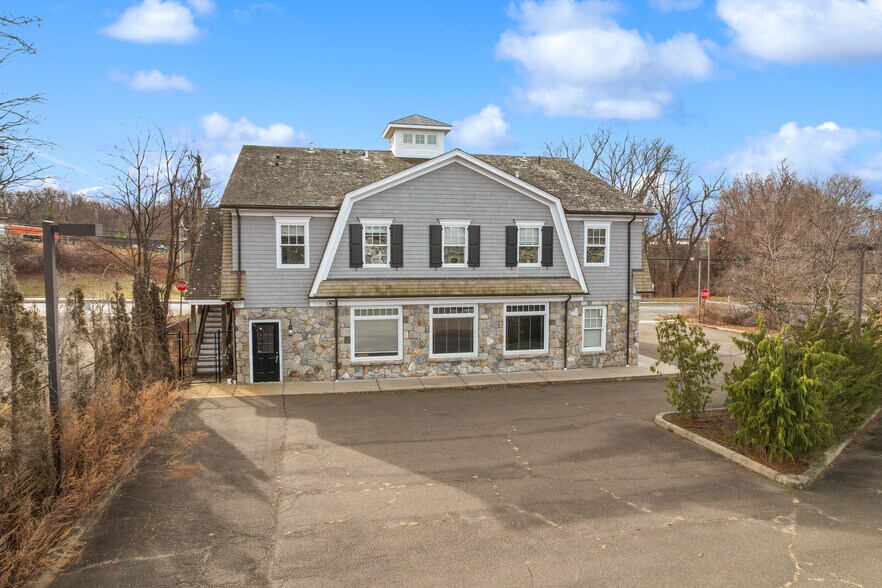 More Photos Of 76 Tokeneke Rd, Darien Office For Lease