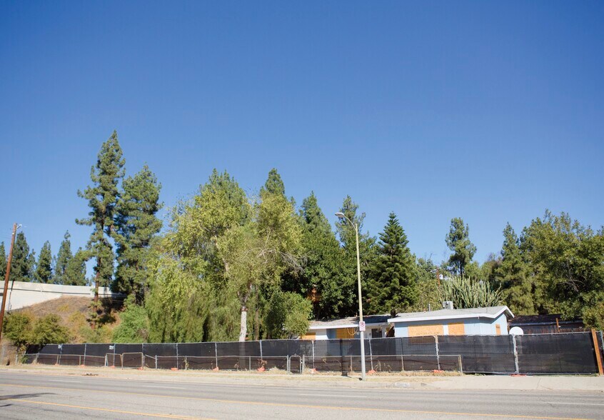 More Photos Of 10810 Woodley Ave, Granada Hills Land For Sale