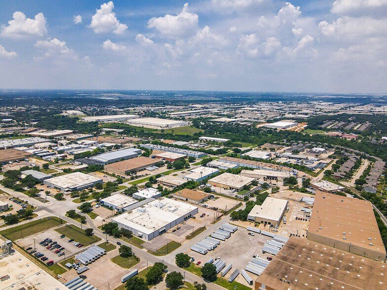 More Photos Of 1205 E Avenue H, Grand Prairie Distribution For Sale