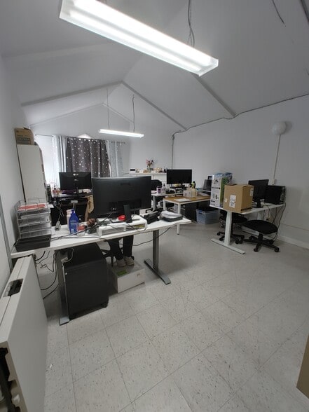 More Photos Of 1842 Noriega St, San Francisco Storefront Retail Office For Lease