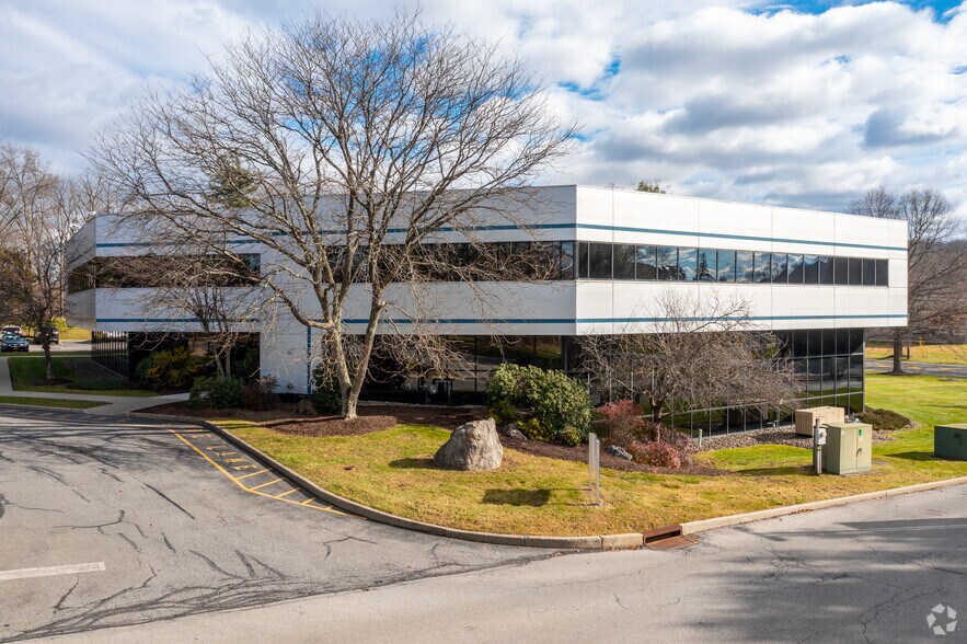 More Photos Of 2 Summit Ct, Fishkill Office For Lease