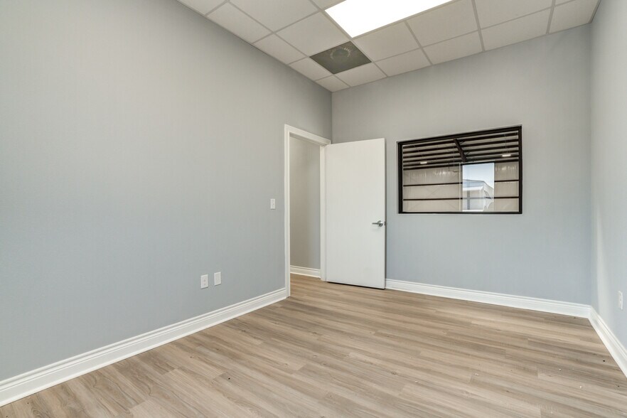 More Photos Of 9007 CR 6820, Lubbock Warehouse For Lease