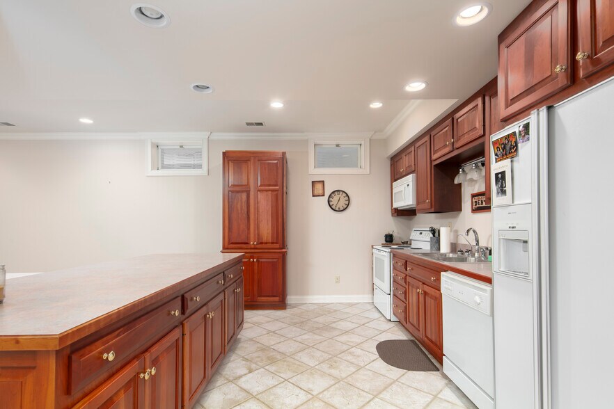 More Photos Of 4664 Lexington Rd, Winchester Specialty For Sale