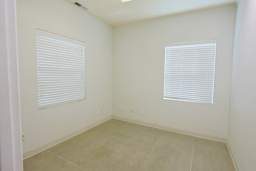 More Photos Of 137 Hall Ave, Coos Bay Office For Sale