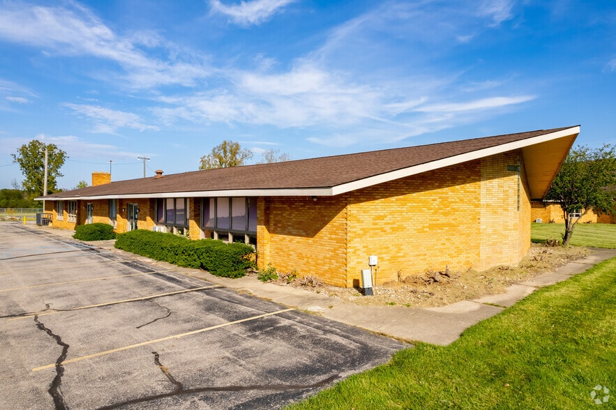 More Photos Of 4075 E Atherton Rd, Burton Specialty For Sale