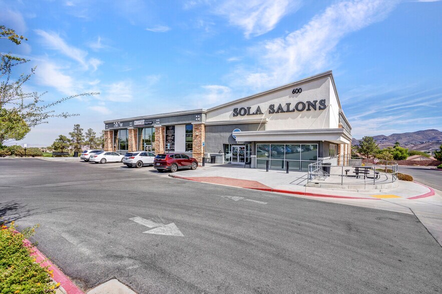 More Photos Of 600 S Green Valley Pky, Henderson Restaurant For Lease