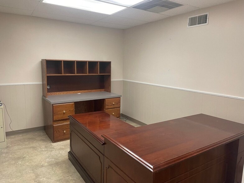 More Photos Of 100 Public Sq, Somerset Office For Lease