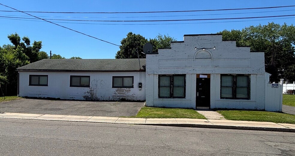 More Photos Of 75 Pease Ave, Middletown Industrial For Sale