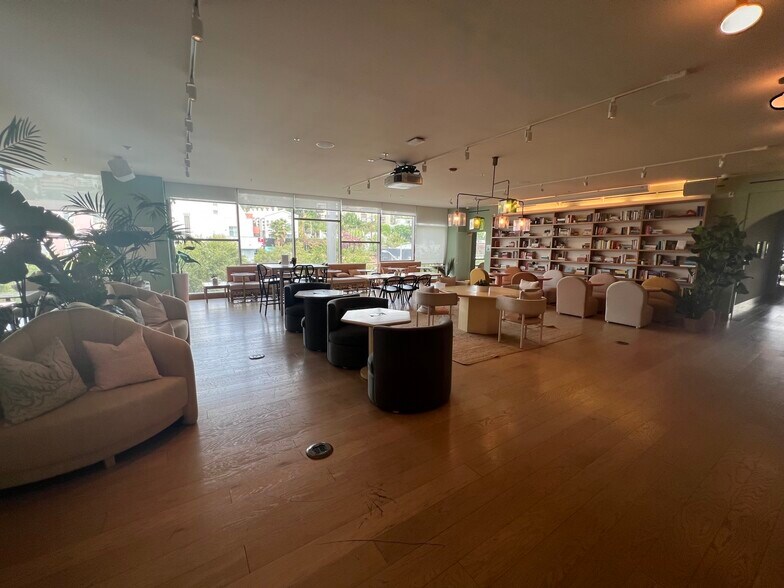 More Photos Of 8550-8594 Santa Monica Blvd, West Hollywood General Retail For Lease