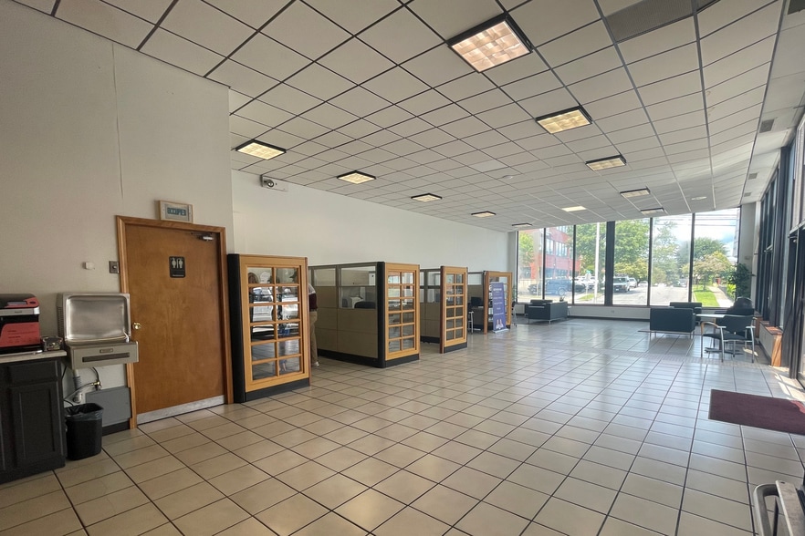 More Photos Of 387 Tunxis Hill Rd, Fairfield Auto Dealership For Sale