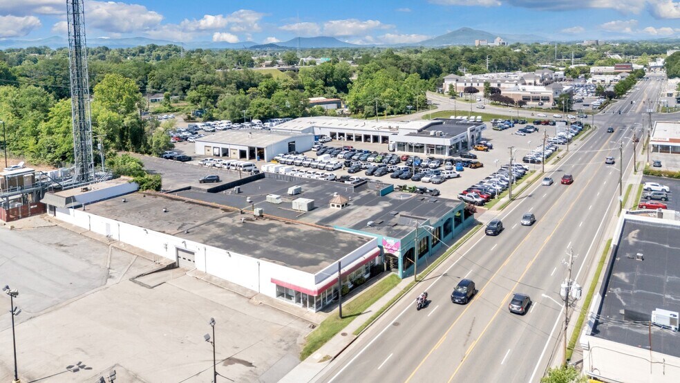 More Photos Of 2601 Franklin Rd, Roanoke Freestanding For Sale