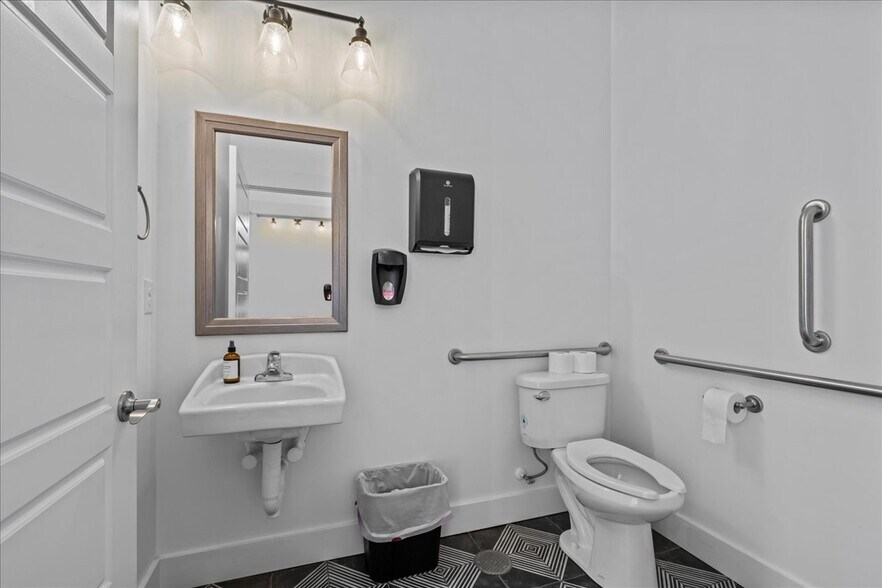 More Photos Of 100 Inman Rd, Lyman Office For Sale