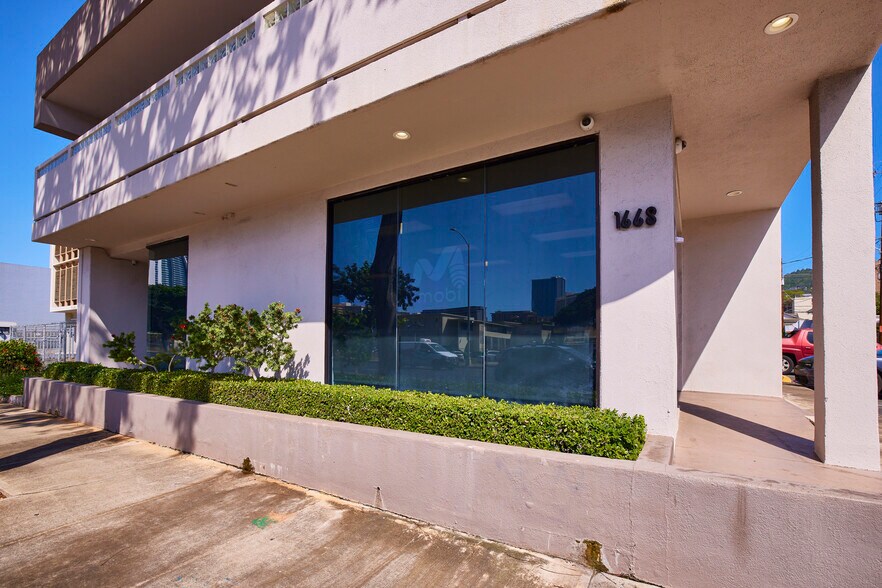 Primary Photo Of 1668 S King St, Honolulu Storefront Retail Office For Lease