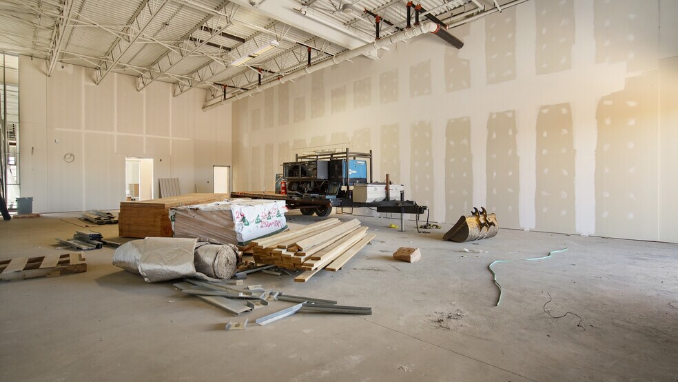 More Photos Of 931-1079 Parsons Rd SW, Edmonton Freestanding For Lease