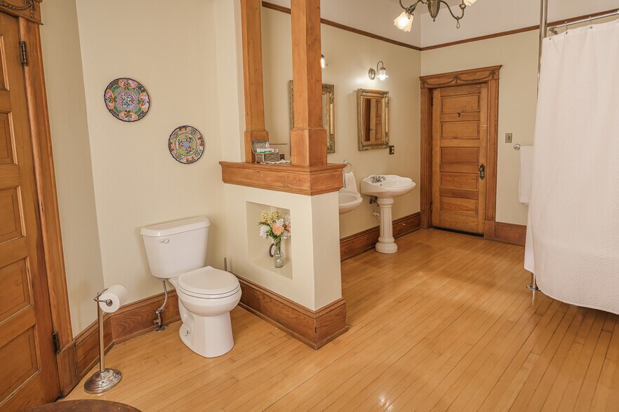 More Photos Of 310 E 2nd St, Trinidad Hospitality For Sale