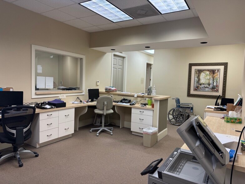 More Photos Of 4101 Main St, Hilton Head Island Office For Sale