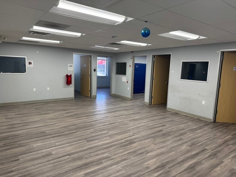 More Photos Of 9335 Reseda Blvd, Northridge Medical For Lease