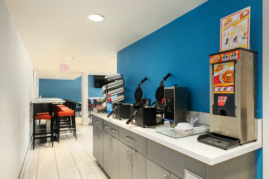 More Photos Of 6090 N Blackstone Ave, Fresno Hotel For Sale