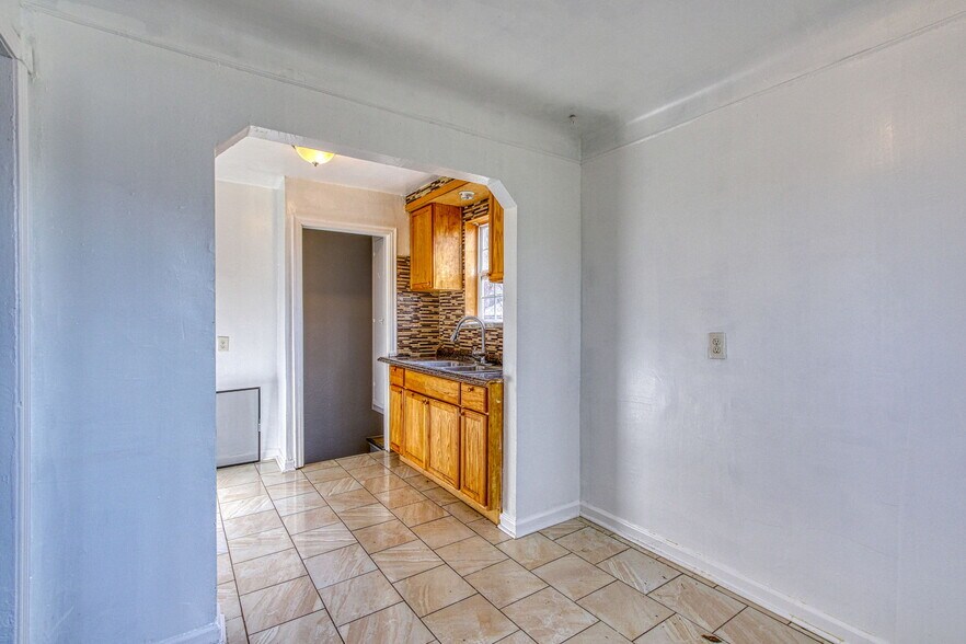 More Photos Of 12014 Duchess St, Detroit Flex For Sale