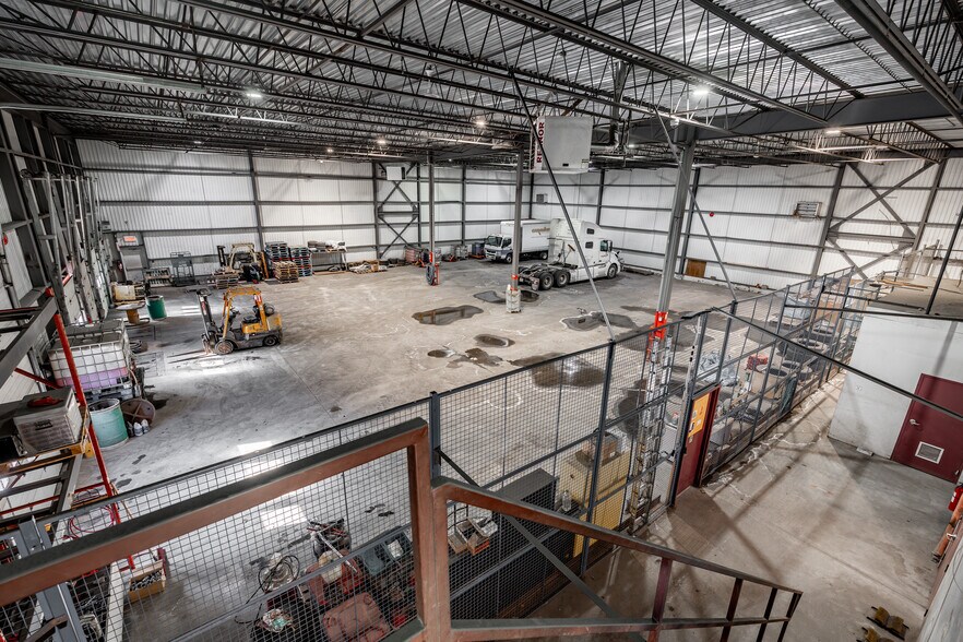 More Photos Of 500 Montée Labossière, Vaudreuil-dorion Service For Lease