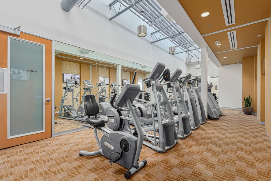 More Photos Of 4650 E Cotton Center Blvd, Phoenix Office For Lease