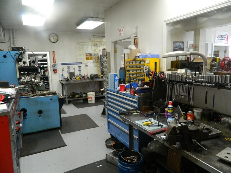More Photos Of 2013 S 6th St, Klamath Falls Auto Repair For Sale