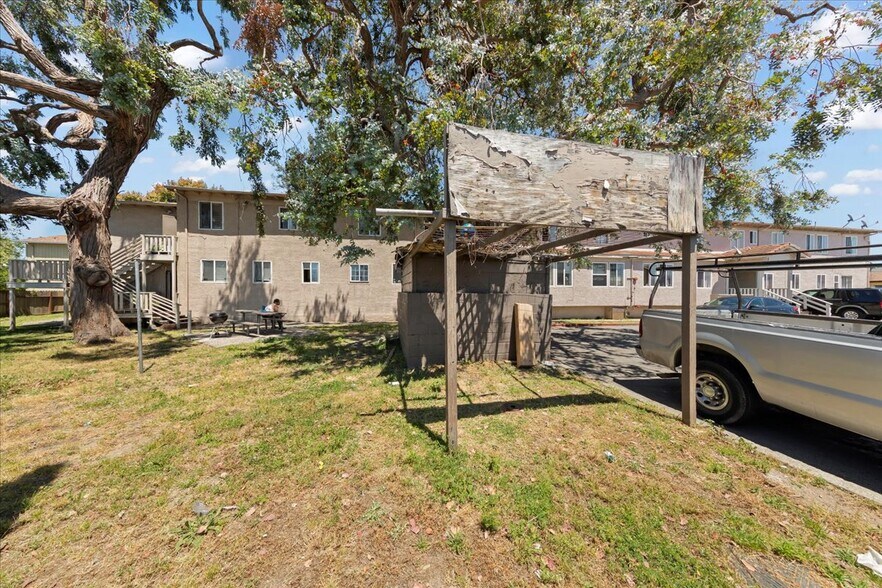 More Photos Of 2520 Ohio Ave, Richmond Apartments For Sale