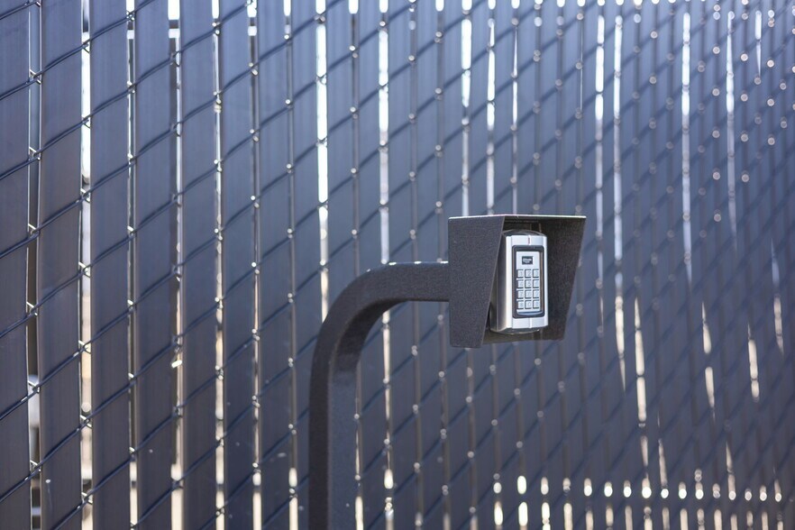 More Photos Of 1451 Olive st, Madras Self Storage For Sale