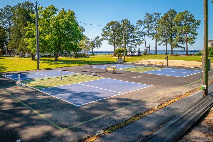 More Photos Of 738 E Main St, Belhaven Hotel For Sale