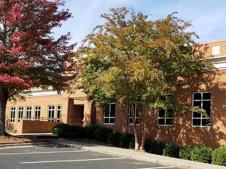More Photos Of 725 Highland Oaks Dr, Winston-Salem Medical For Lease