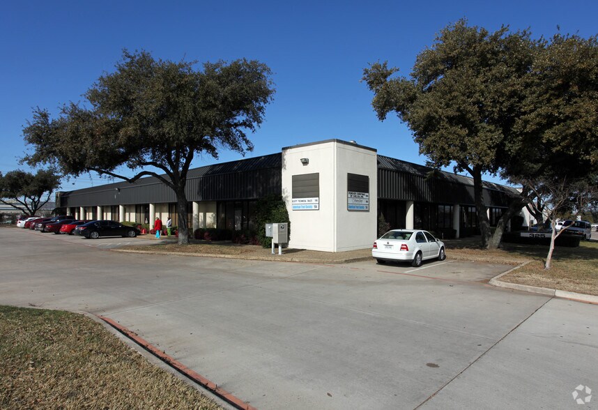 More Photos Of 325 Gold St, Garland Warehouse For Lease