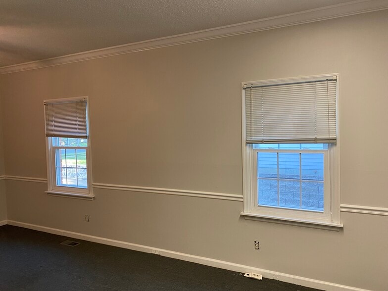 More Photos Of 699 W Woodbine Ave, Kirkwood Office Residential For Lease