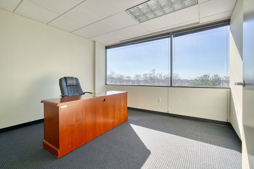 More Photos Of 438 N Frederick Ave, Gaithersburg Medical For Sale